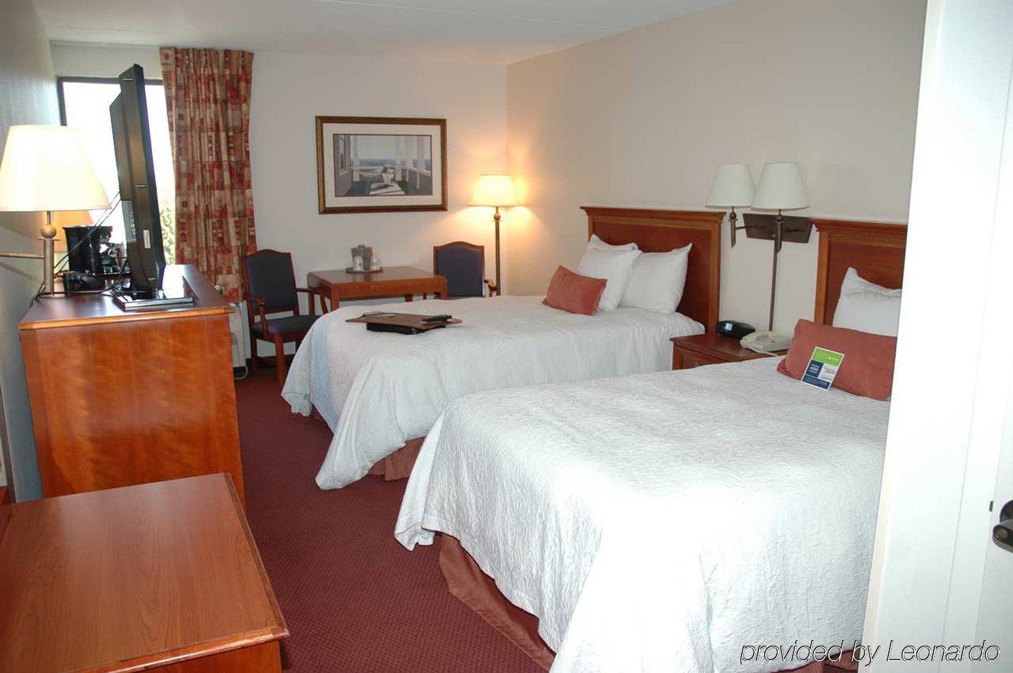 Hampton Inn Portland-Airport South Portland Room photo